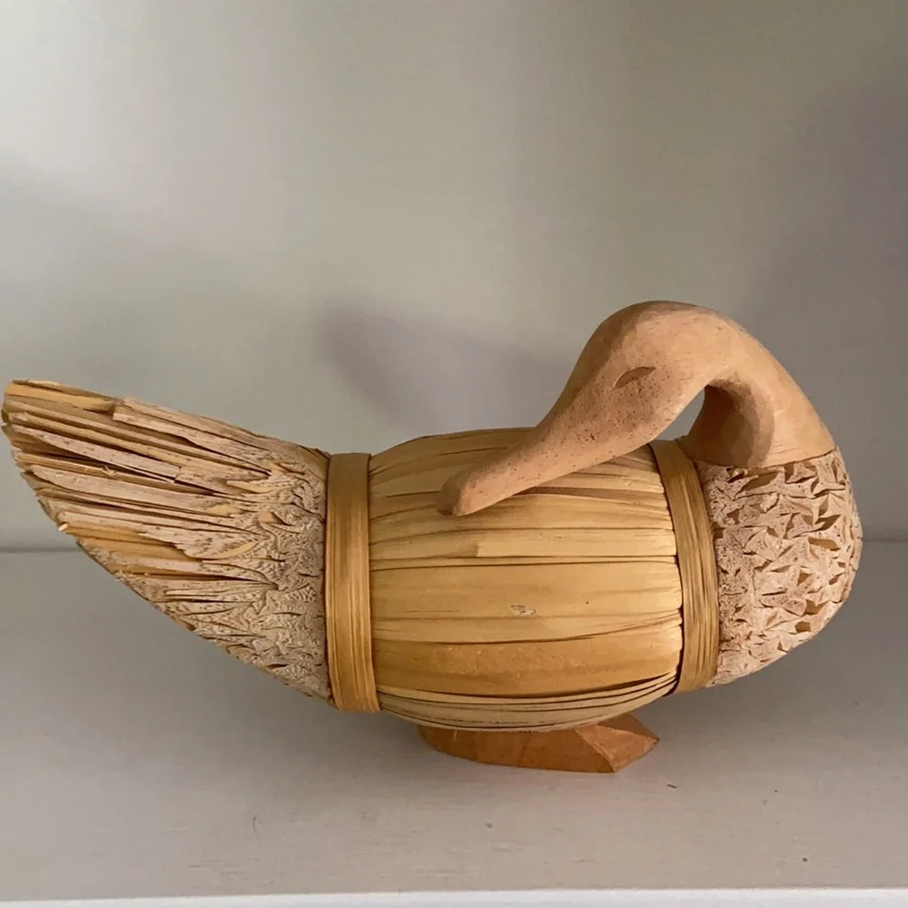 Reed /Straw Display Duck Figure Home Decor